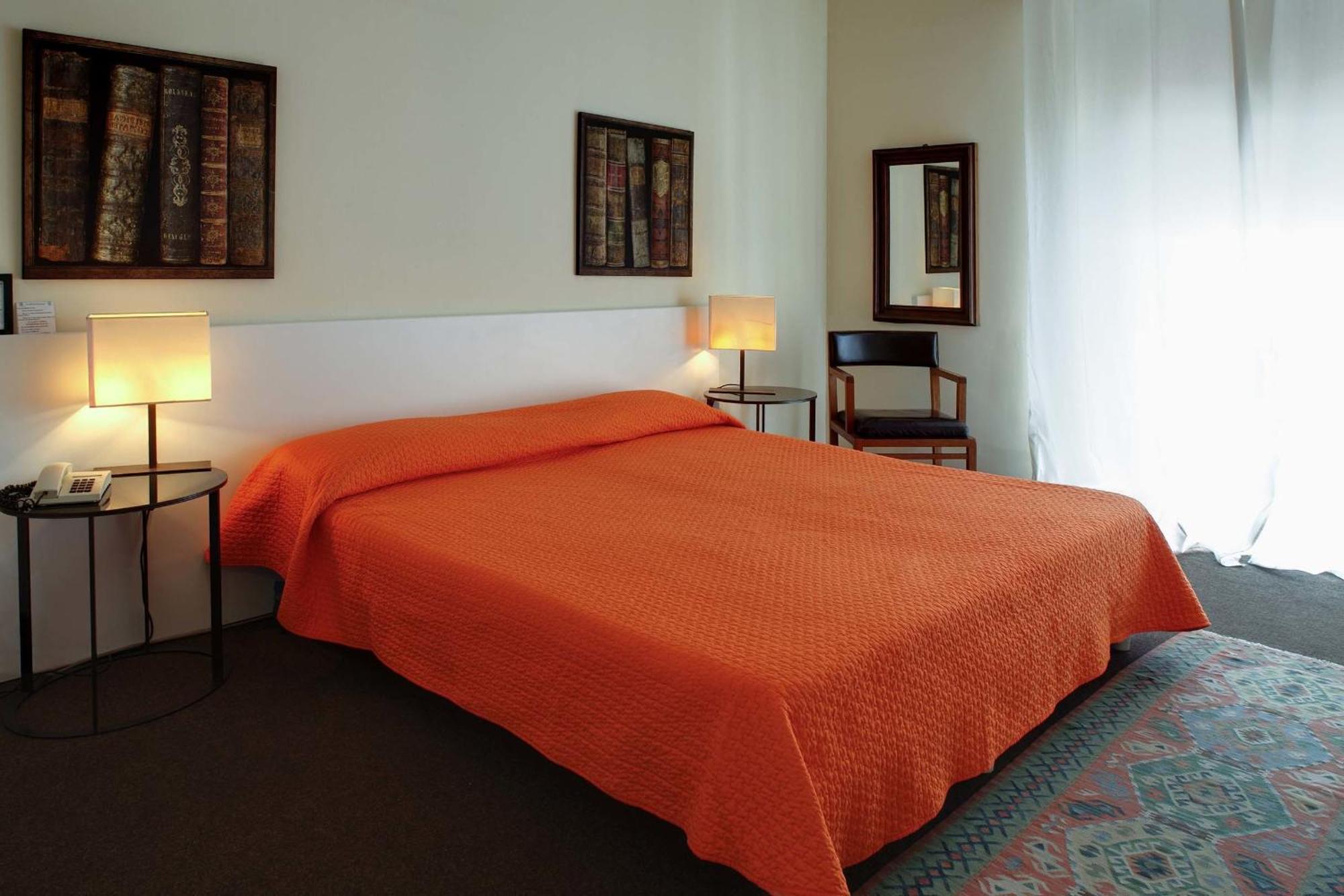 One-Bedroom Apartment,1580625979:JPEG