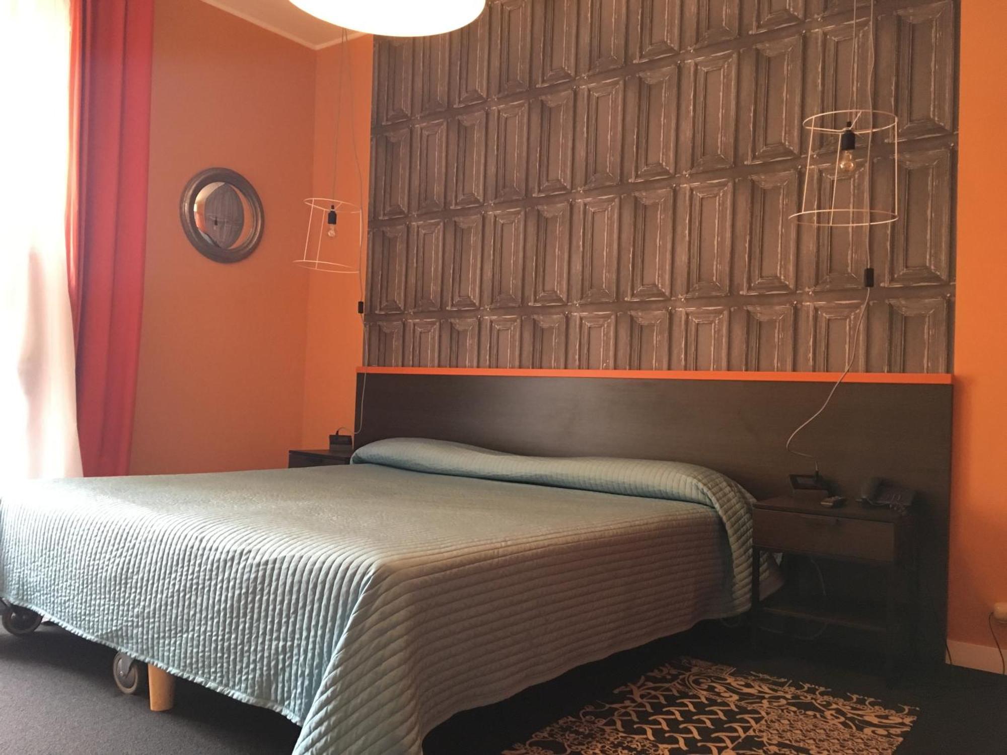 Superior One-Bedroom Apartment,415991586:JPEG